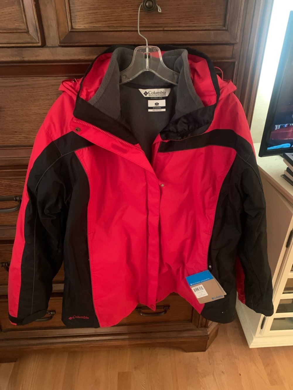 Columbia Women’s Red and Black Ski Jacket with Hood